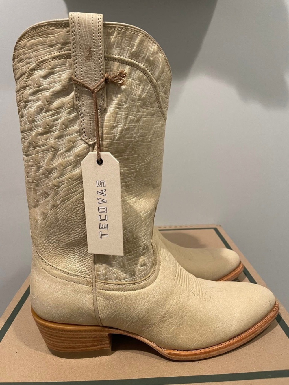 Tecovas Chloe Pearl Smooth Ostrich